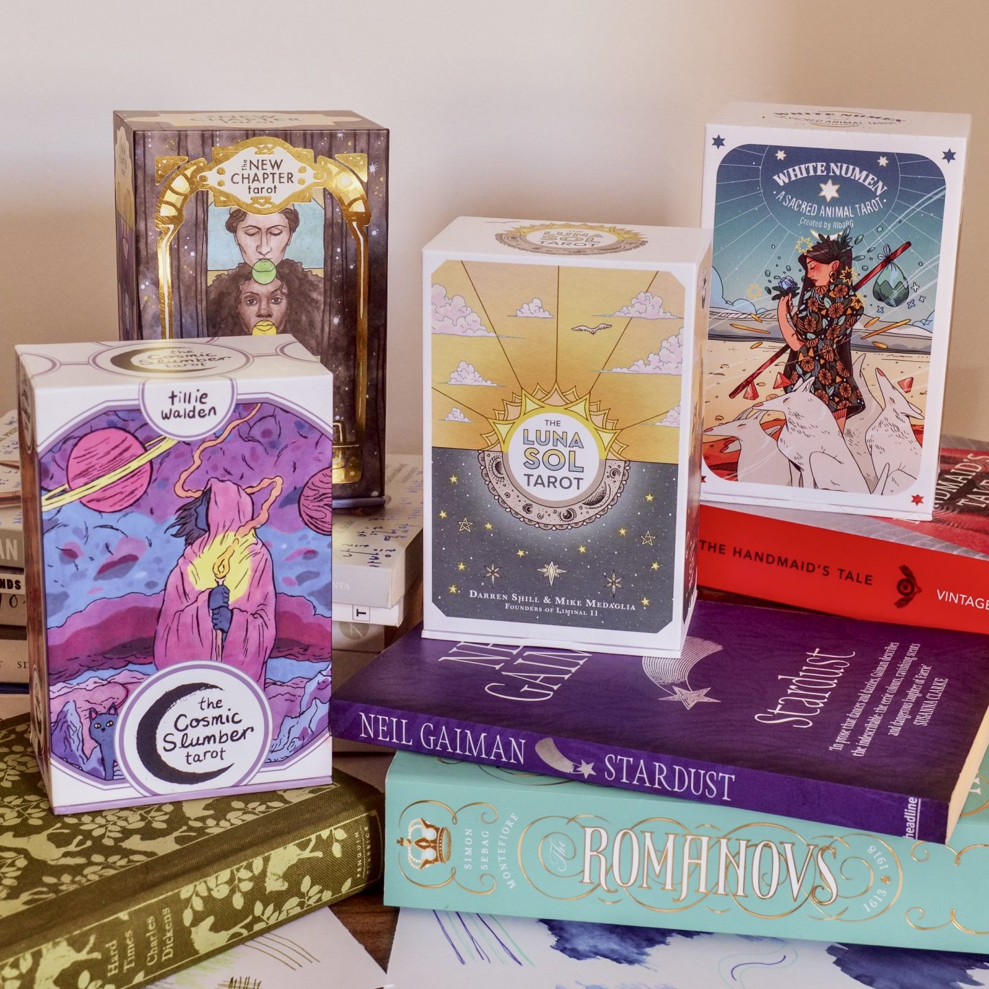 Best Minimal Tarot Decks for Beginners: Easy to Use & Read